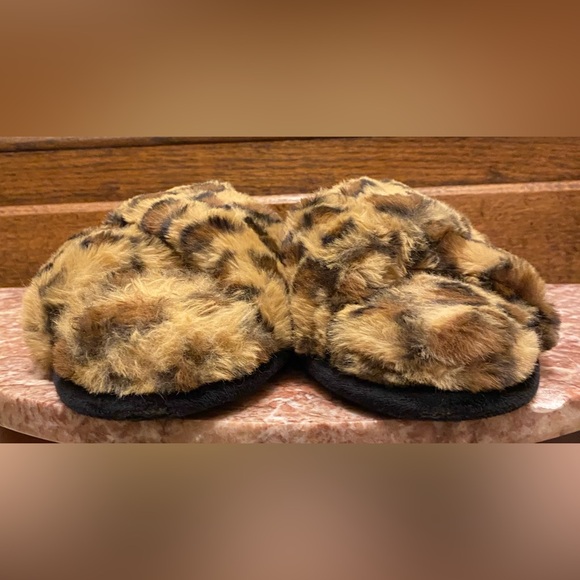 BP. NORDSTROM’S Ladies Slippers; Large - 9/10; Animal print; Worn twice; EUC. - Picture 3 of 6